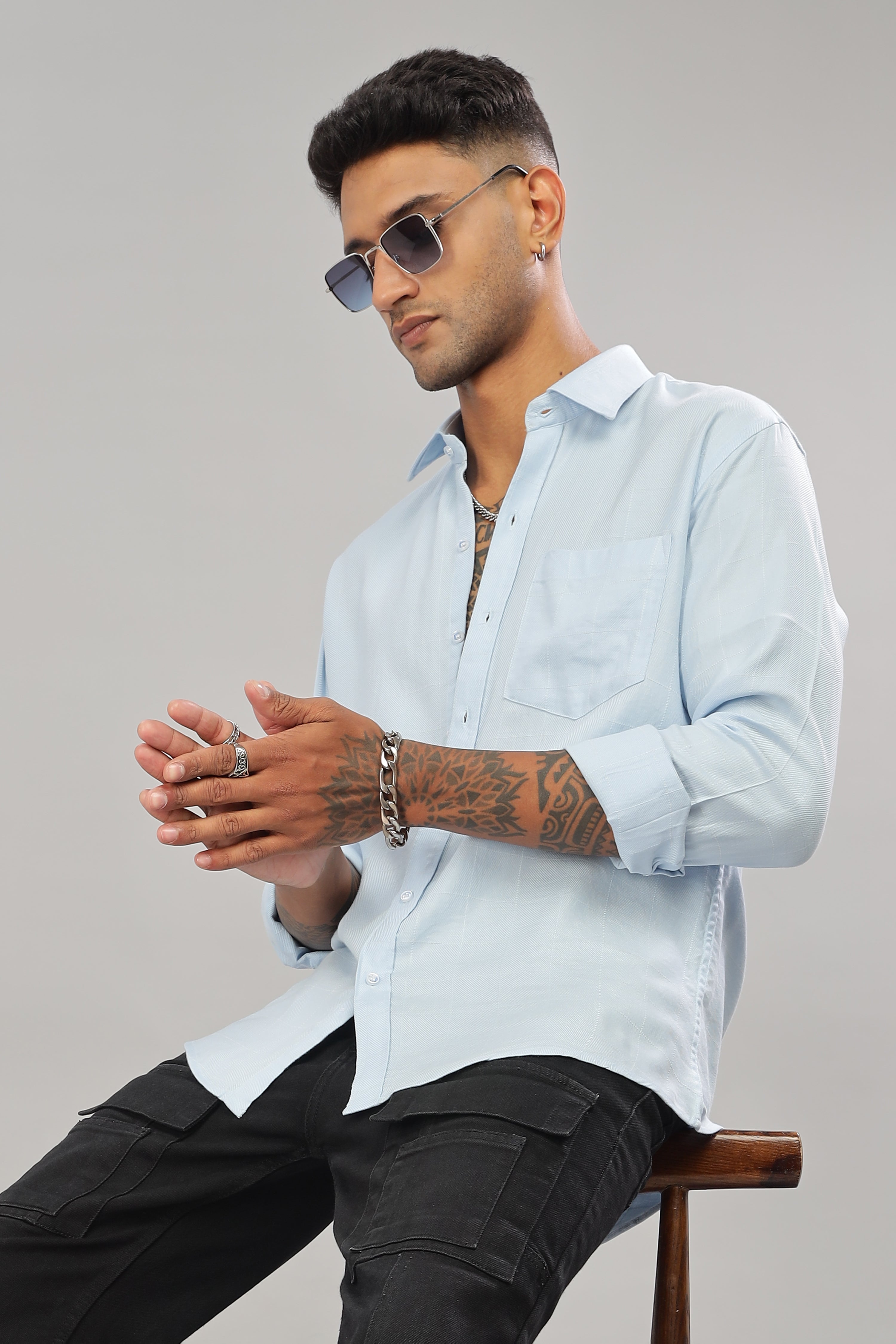 Camisa lisa blanca de algodón elástico