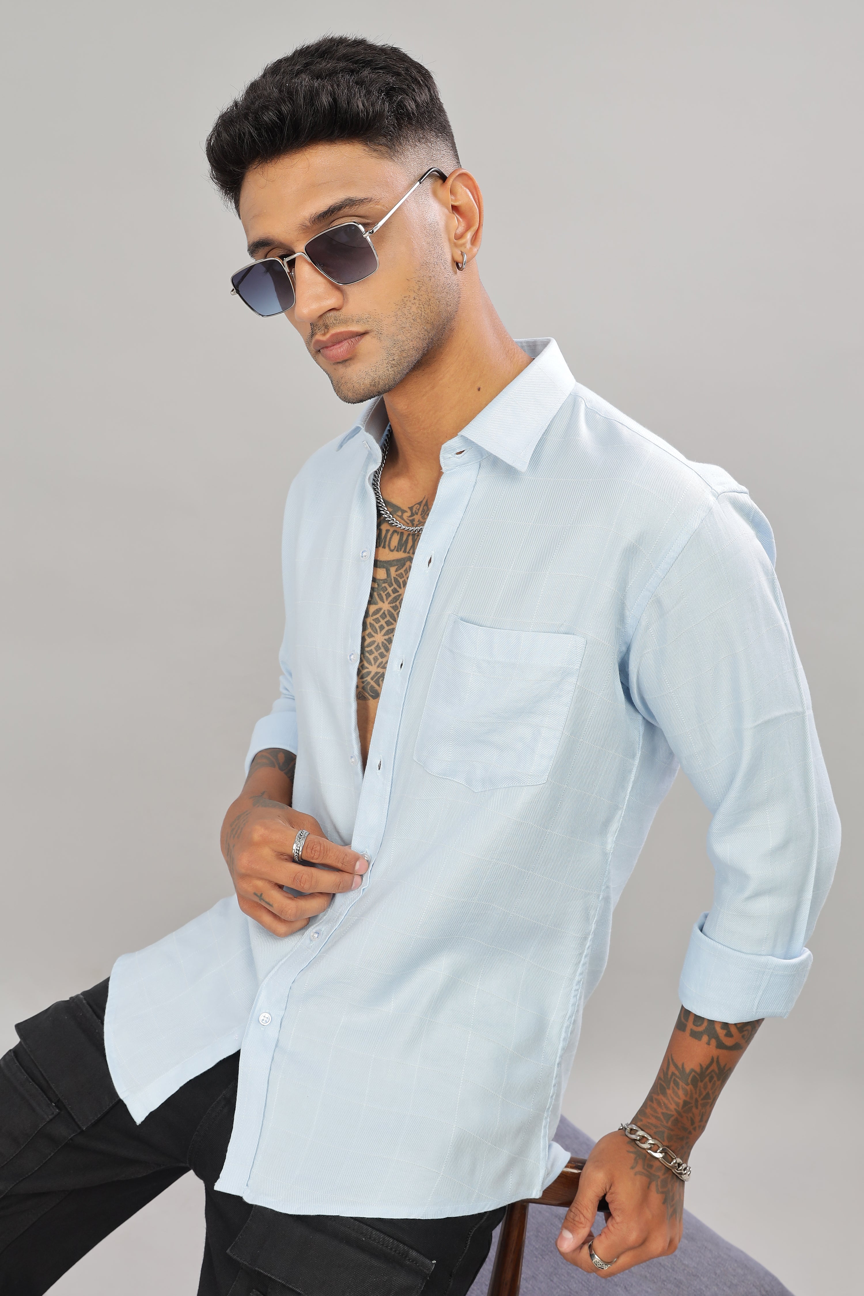 Camisa lisa blanca de algodón elástico