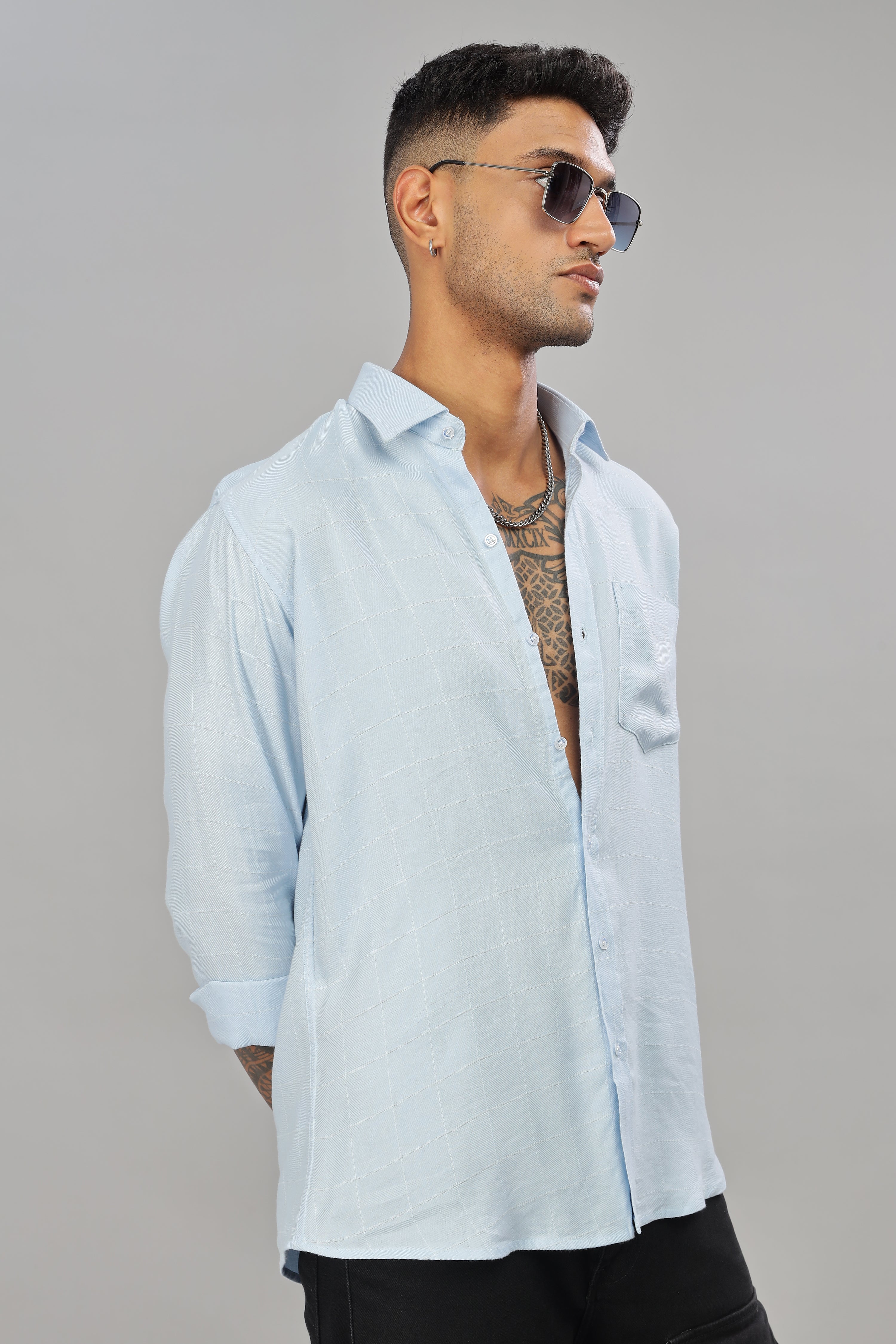Camisa lisa blanca de algodón elástico