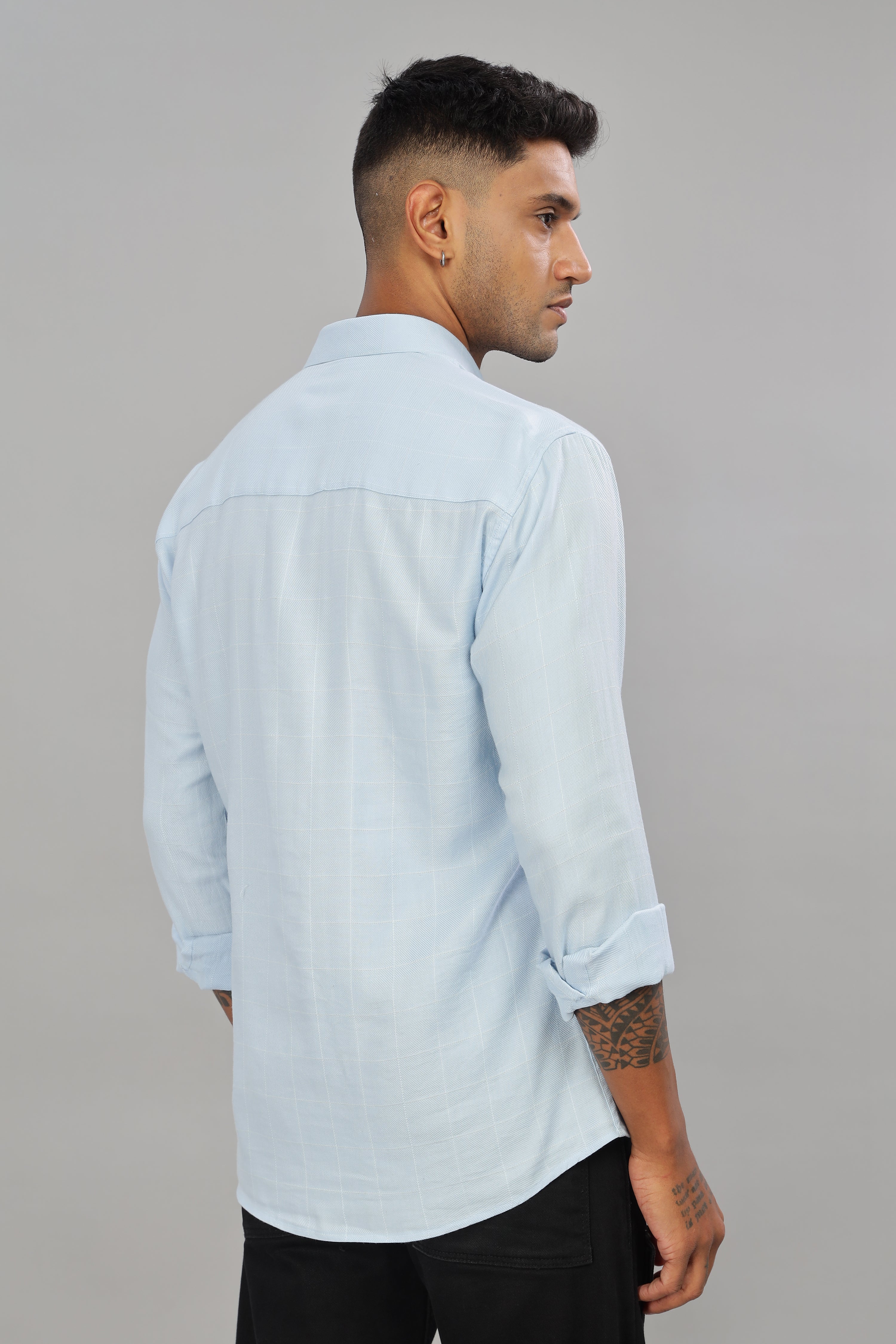 Camisa lisa blanca de algodón elástico