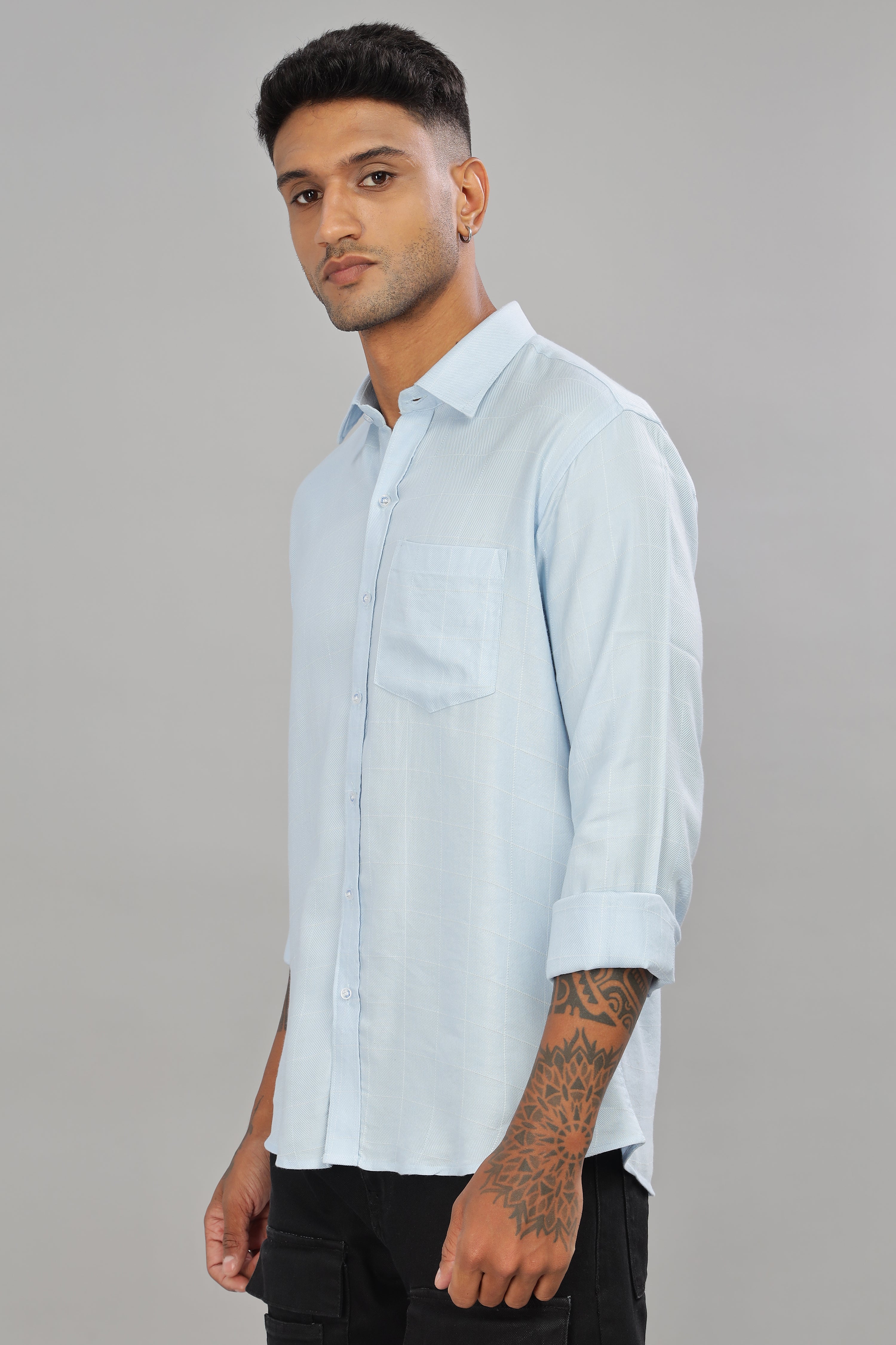 Camisa lisa blanca de algodón elástico